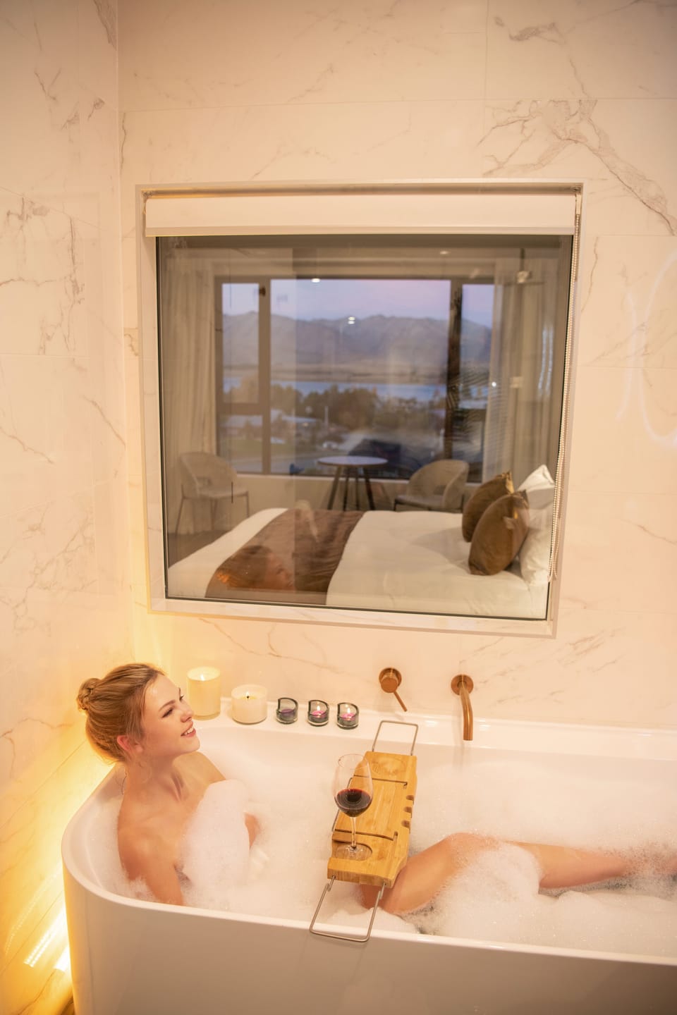Deluxe Double Room, Lake View | Bathroom | Free toiletries, hair dryer, bathrobes, heated floors