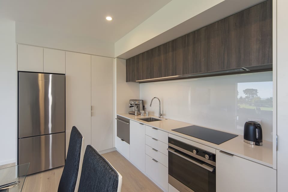 Kitchen offers Quality Espresso Machine, Dishwasher, Stove & Oven
