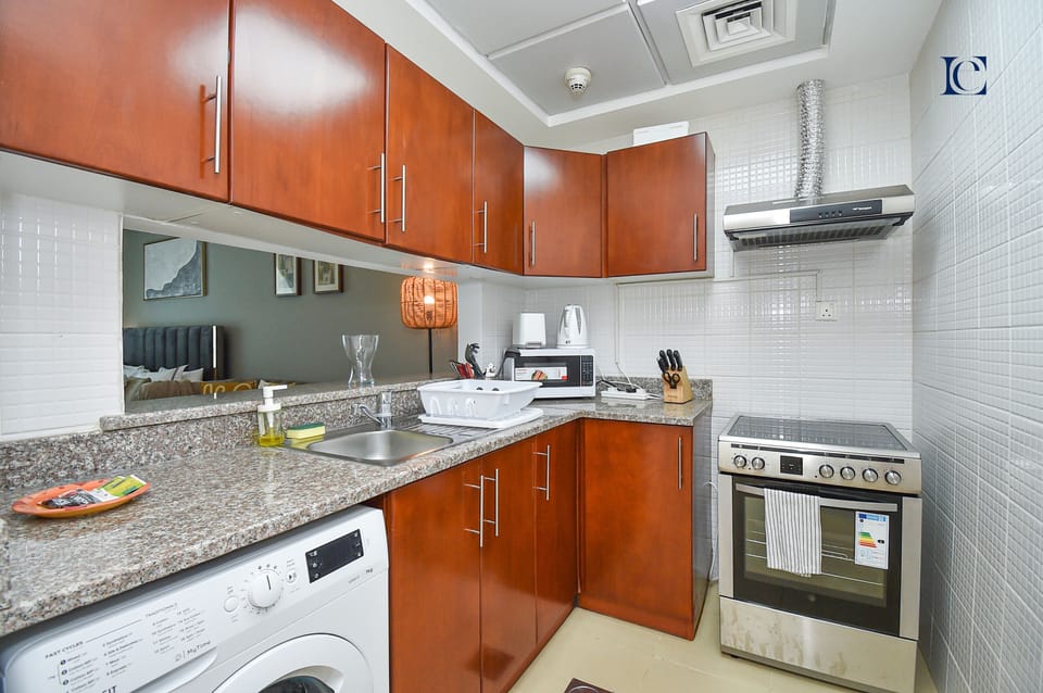 Studio | Private kitchen | Full-size fridge, microwave, stovetop, electric kettle