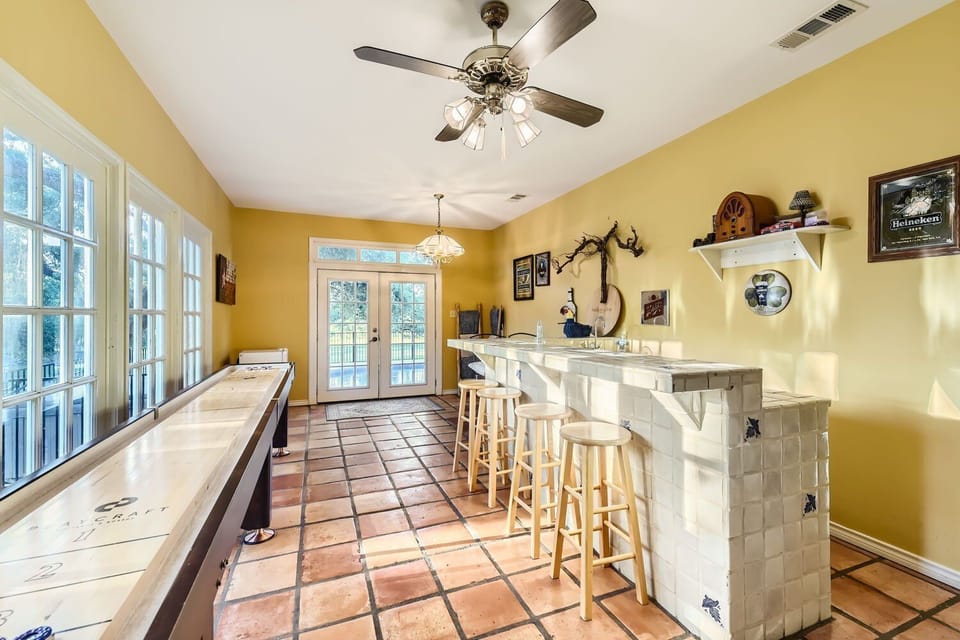 You have a fun, built-in bar area for entertaining.