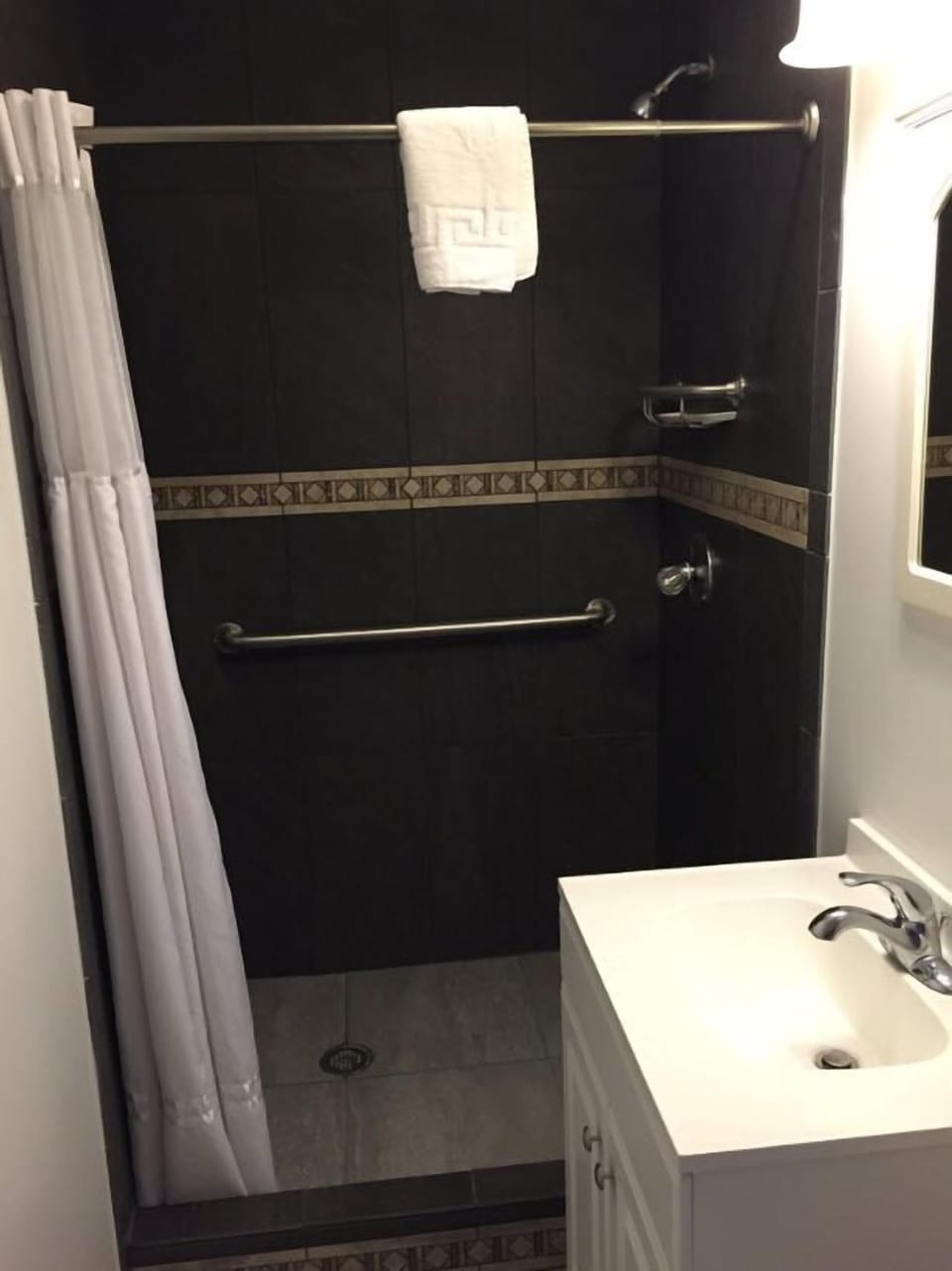 Standard Double Room | Bathroom | Towels
