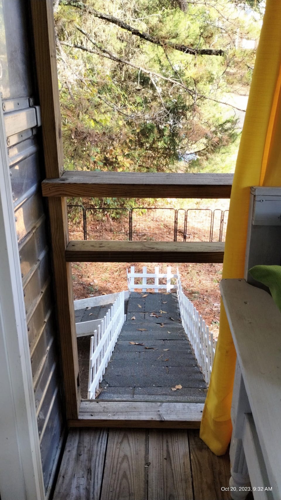 Ramp to dog yard off screened porch - for pup use only...
