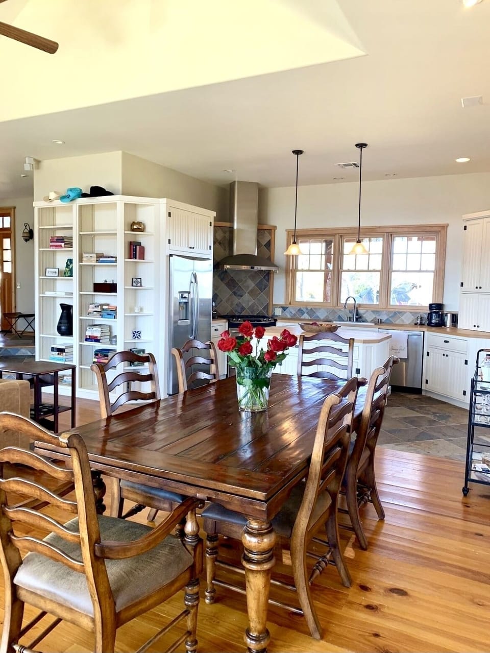 Dining table extends to seat 10 people