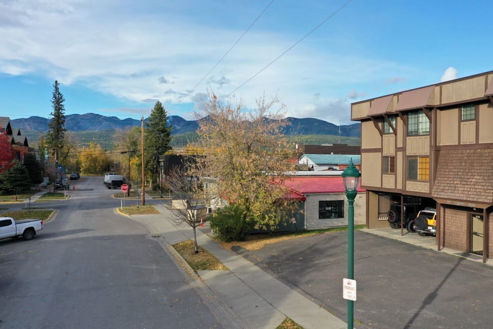 The Downtown Whitefish Nook (3479)