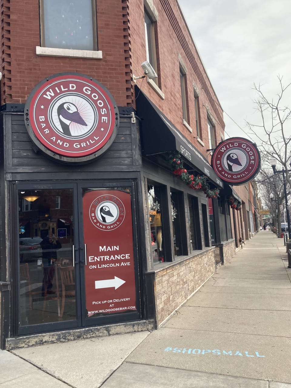 Local Bar/Restaurant - Walking Distance