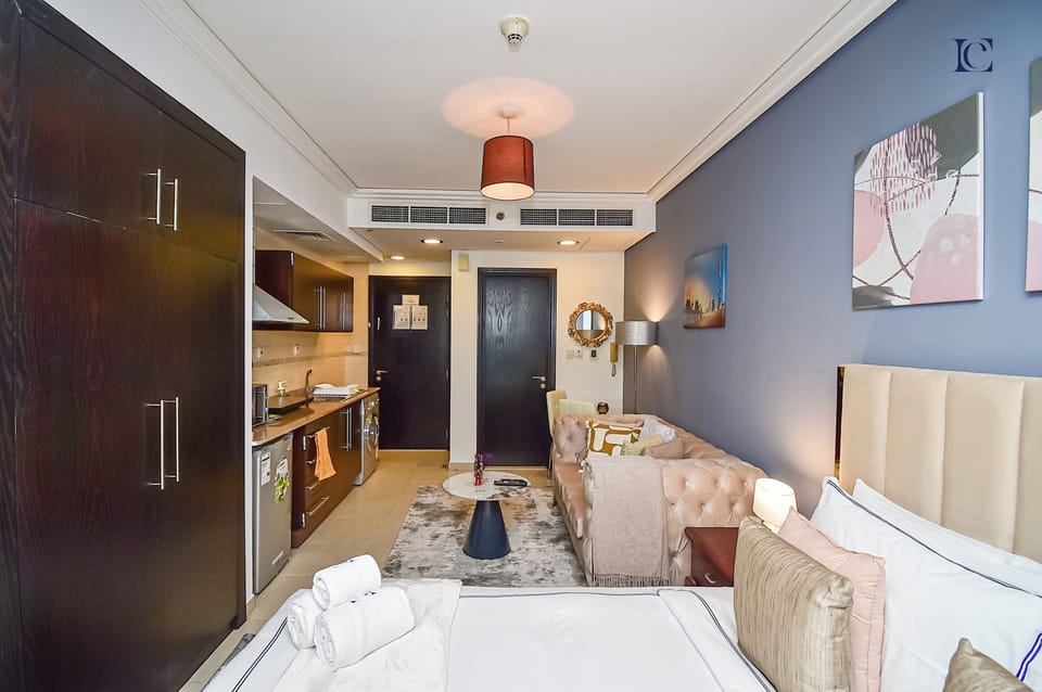Classic Studio | Living area | 42-inch Smart TV with cable channels, TV