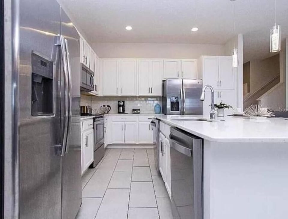Huge kitchen with 2 Refrigerator/Freezers & 2 Dishwashers