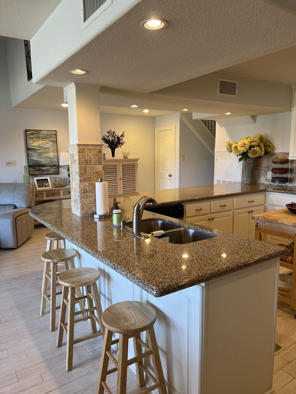 Fully furnished updated Kitchen, extra seating around the entire bar counter.