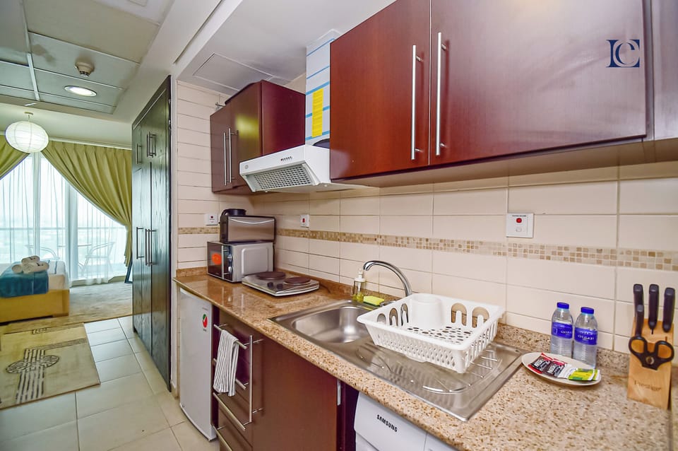 Studio | Private kitchen | Fridge, microwave, oven, stovetop
