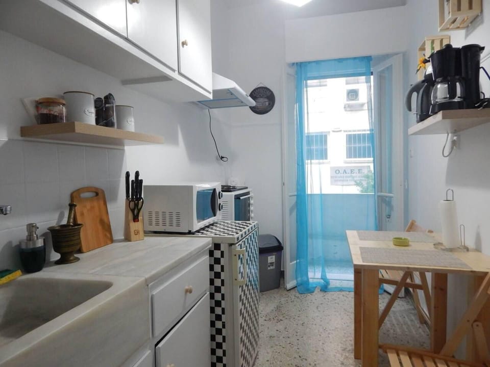 Apartment | Private kitchen | Fridge, microwave, oven, stovetop