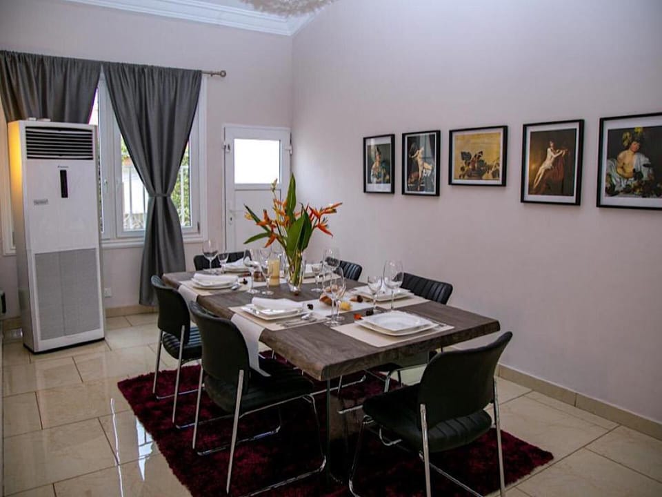House | Private kitchen | Fridge, microwave, oven, stovetop