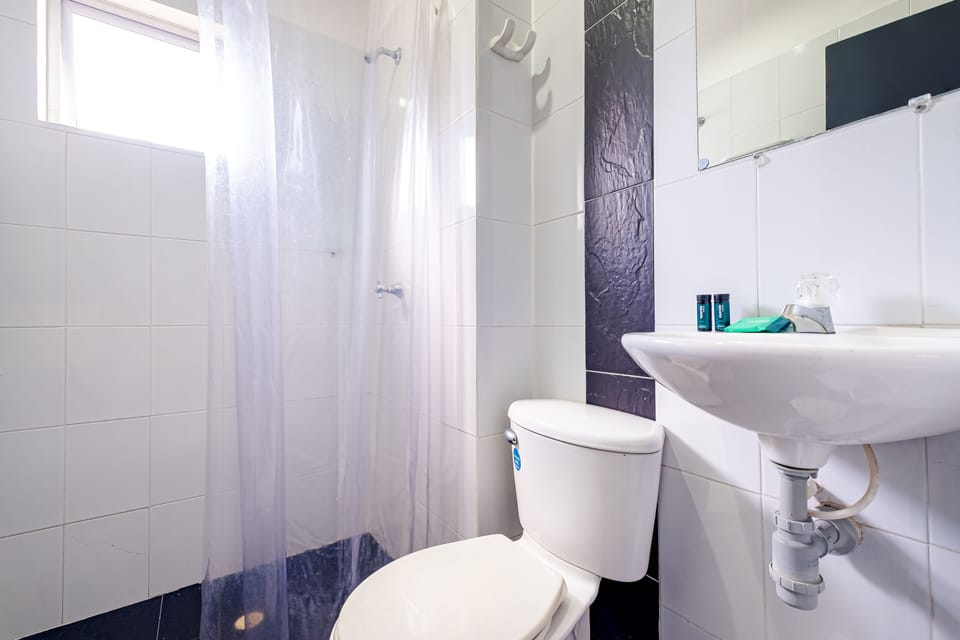 Superior Triple Room | Bathroom | Shower, free toiletries, towels, soap