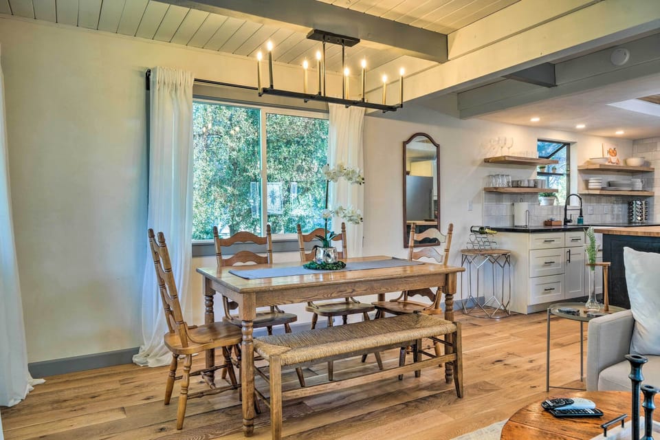Dining Area | Dishware Provided