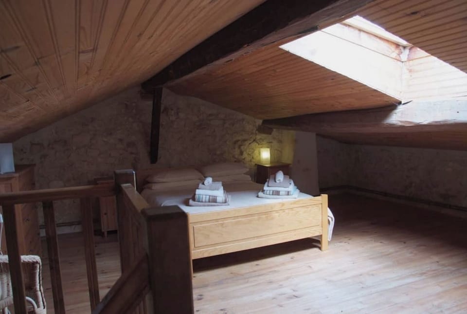 Upstairs double bedroom 