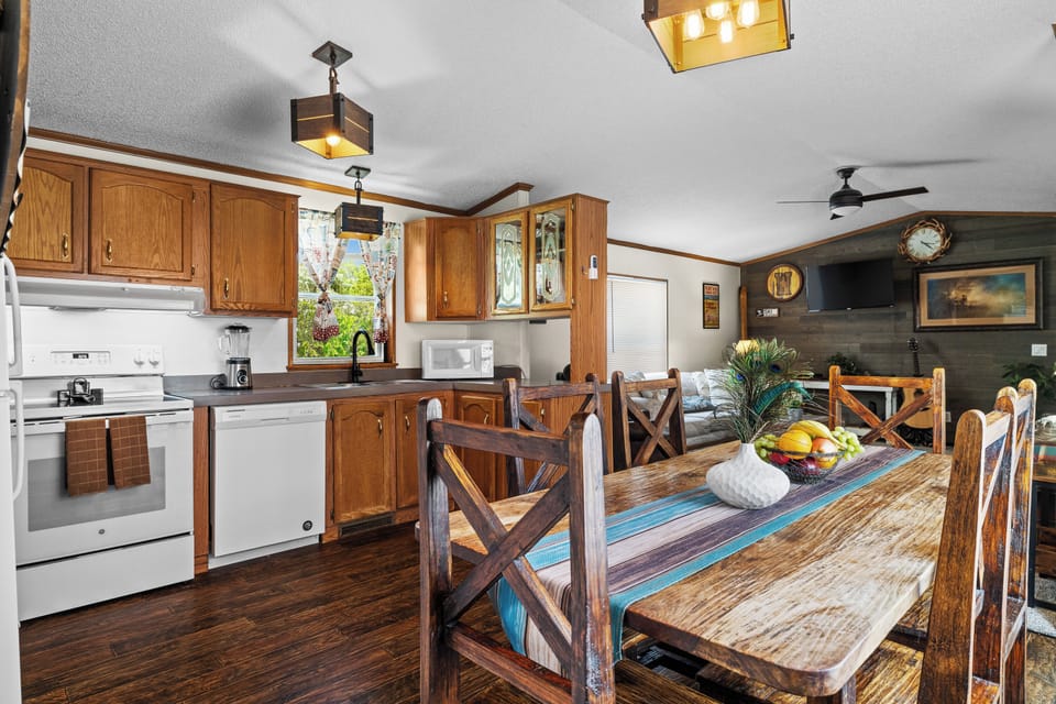 Prep and cook your best culinary creations in this fully equipped kitchen