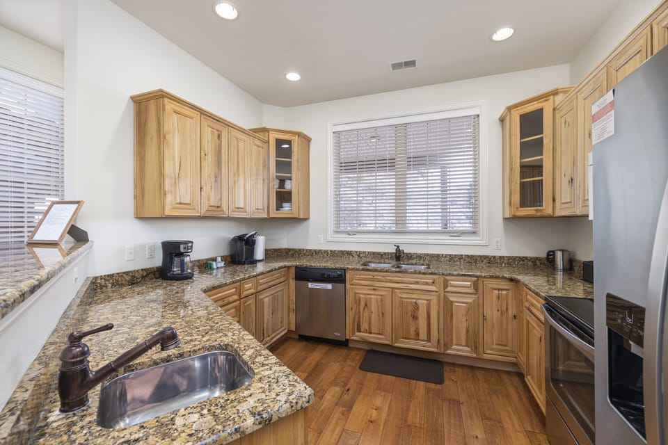 Small appliances include coffee pot, keurig, tea kettle and toaster