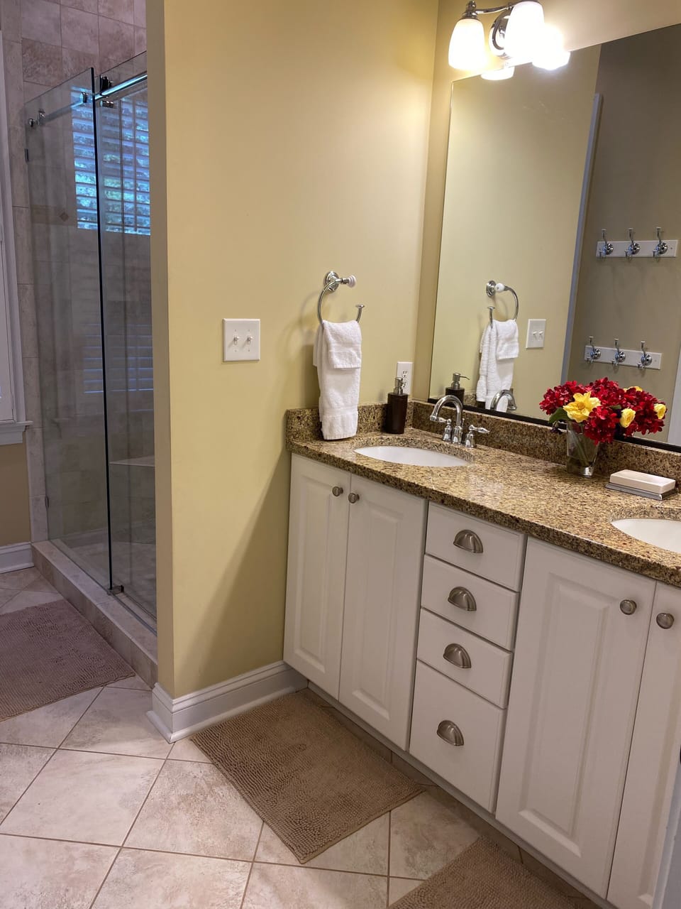 First floor en suite bathroom