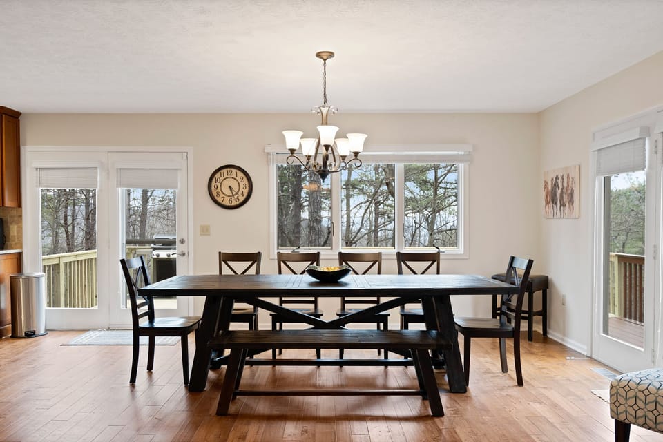 A huge dining table that can easily accommodate 10