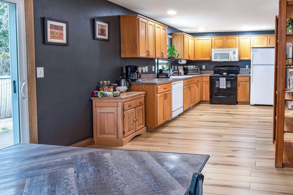 Dining to kitchen view