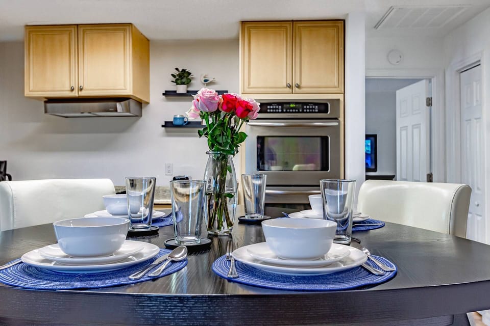 Large open full kitchen with a modern bar height dining table for 4. Stainless double oven to make baking cookies easy & quickly!!