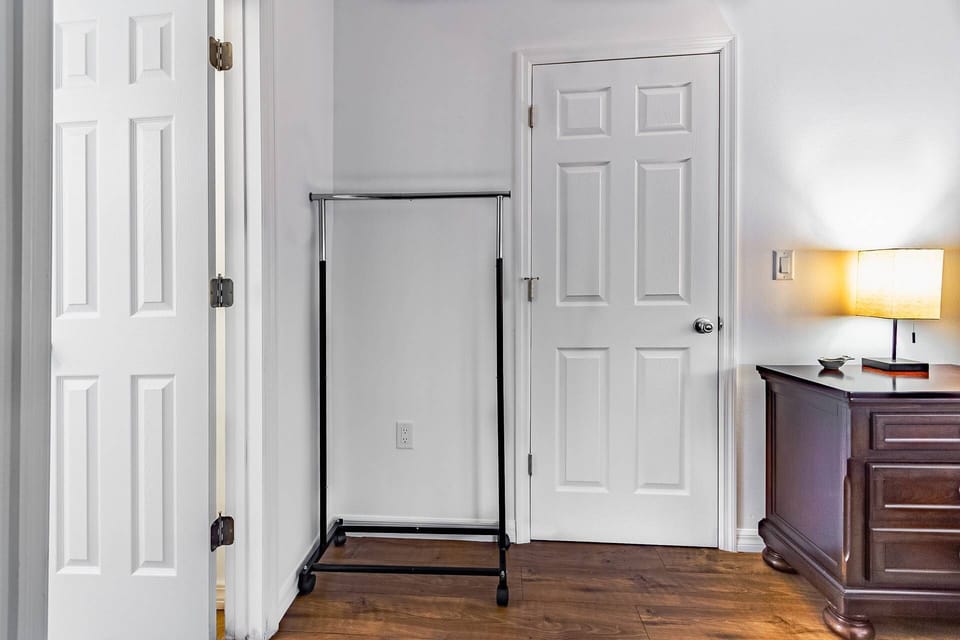 Master King bedroom ensuite.  Rolling rack to hang up your favorite dresses & shirts.  Plenty of drawers to fold clothes neatly.