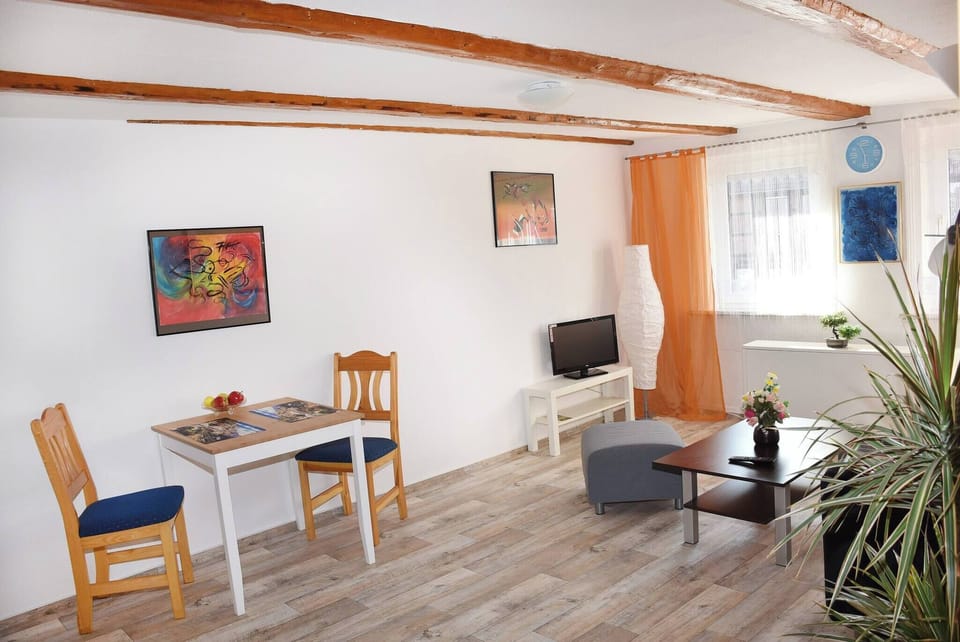 Apartment, 1 Bedroom, Garden View | Living area