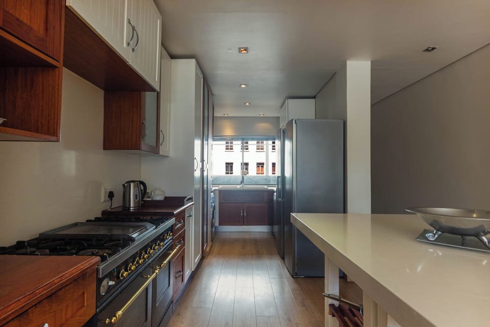 Apartment, 3 Bedrooms, Balcony, City View | Interior