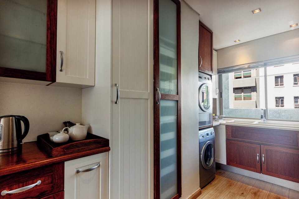 Apartment, 3 Bedrooms, Balcony, City View | Interior