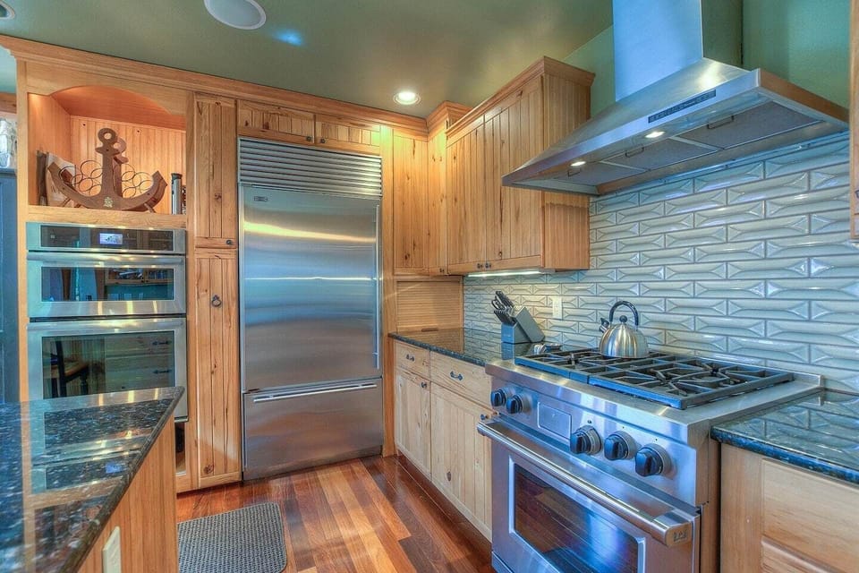 Stainless Steel appliances and well-appointed kitchen makes for fun meals.