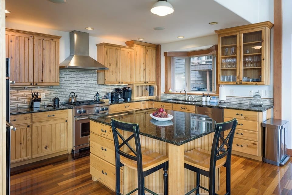 Gourment kitchen with plenty of room for a few chefs!