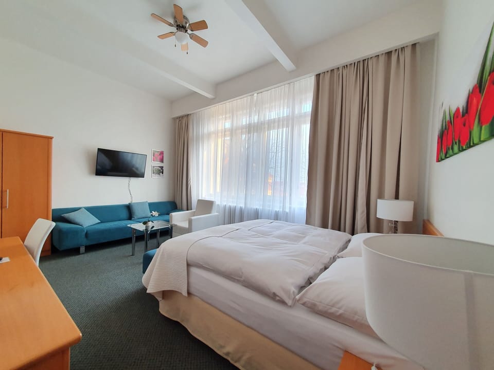 Double Room | Desk, blackout drapes, free WiFi, bed sheets