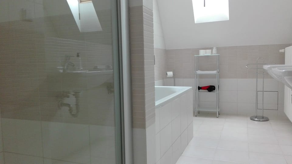 Comfort Double Room | Bathroom | Towels