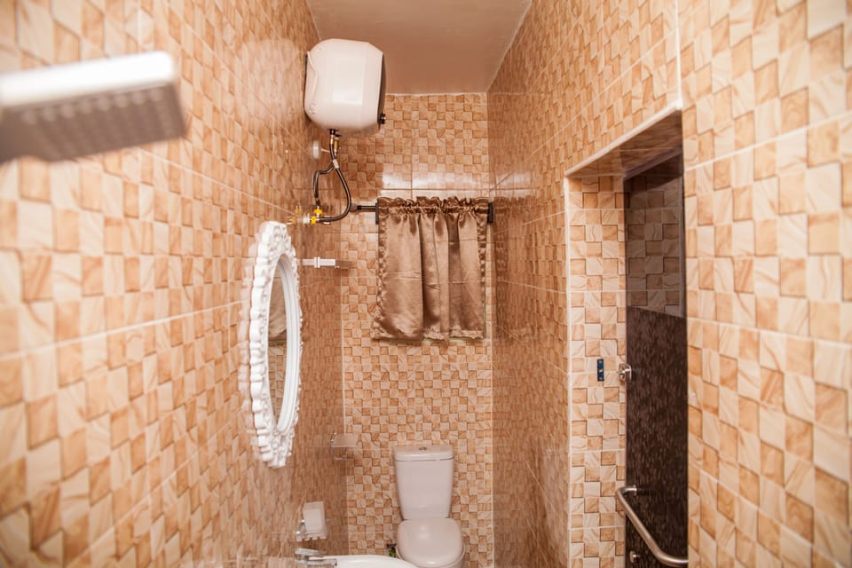 Superior Room | Bathroom | Free toiletries, slippers, towels, soap