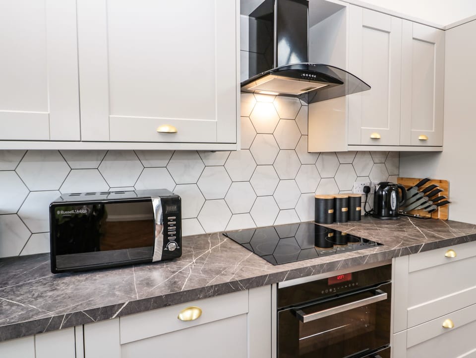 Cottage | Private kitchen | Fridge, microwave, dishwasher, electric kettle
