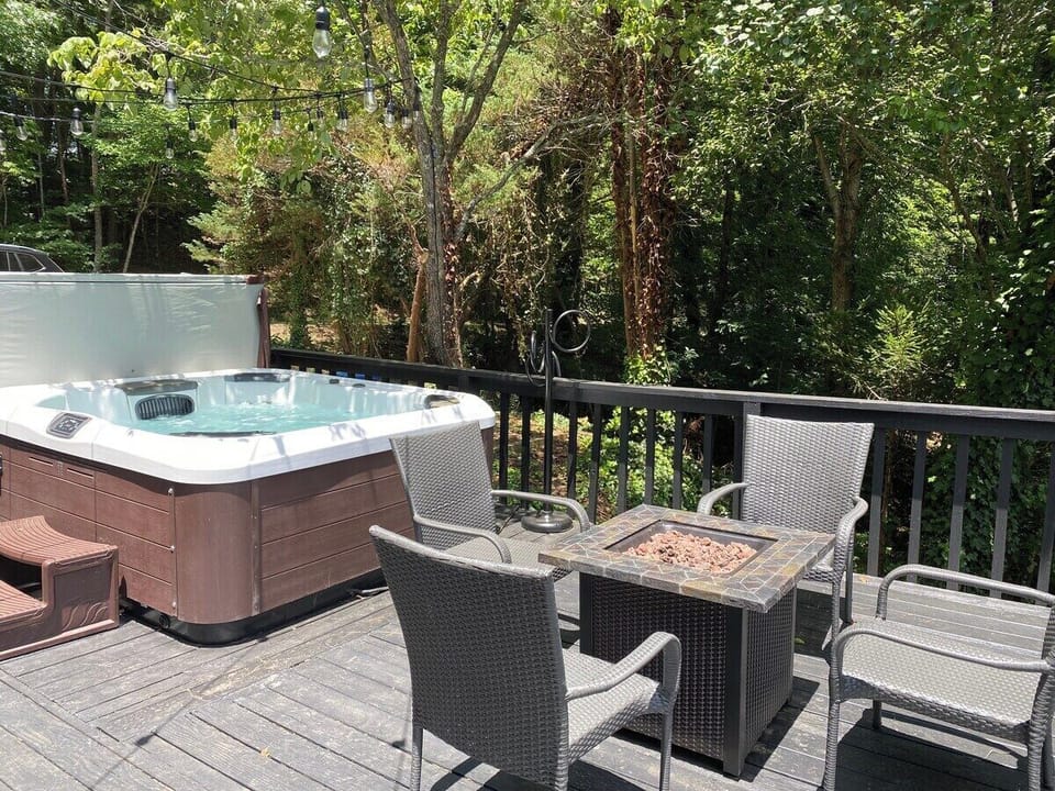 Gas fire pit for enjoying the cool nights