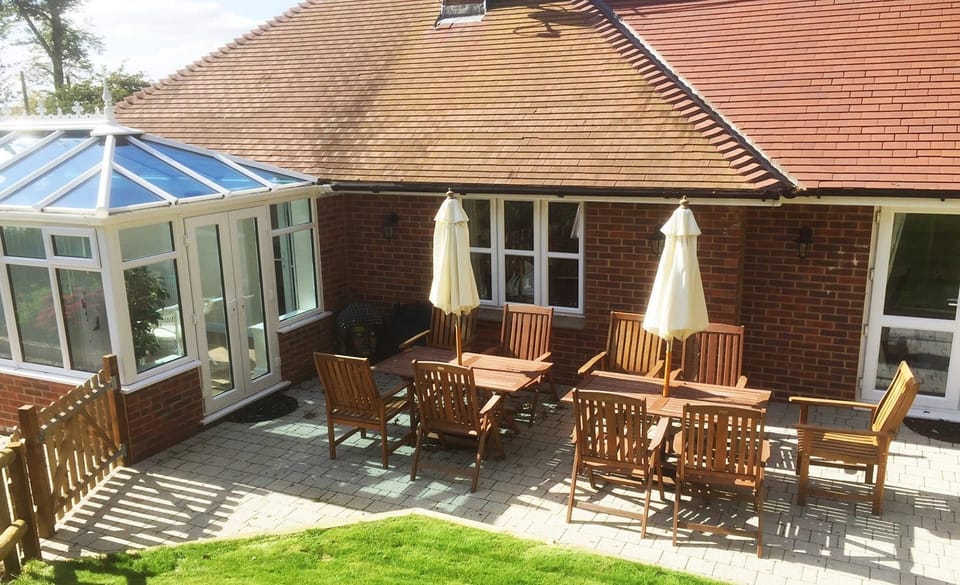 New Forest Cottages Mews Hill Patio Dining Table