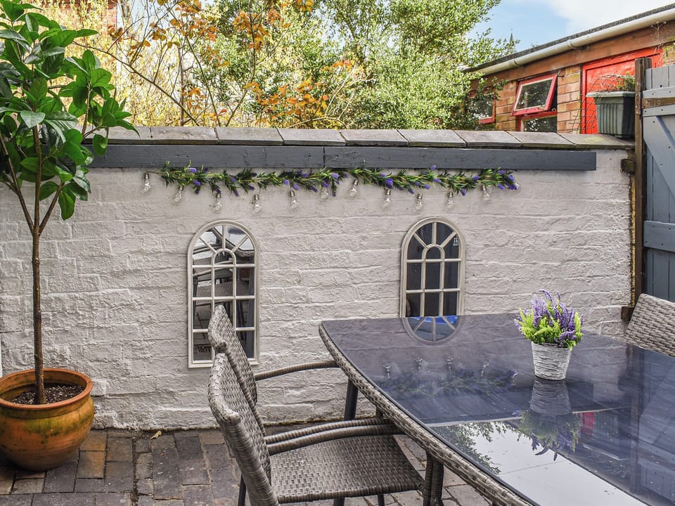 Sitting-out-area | Stonesthrow Townhouse, Leek