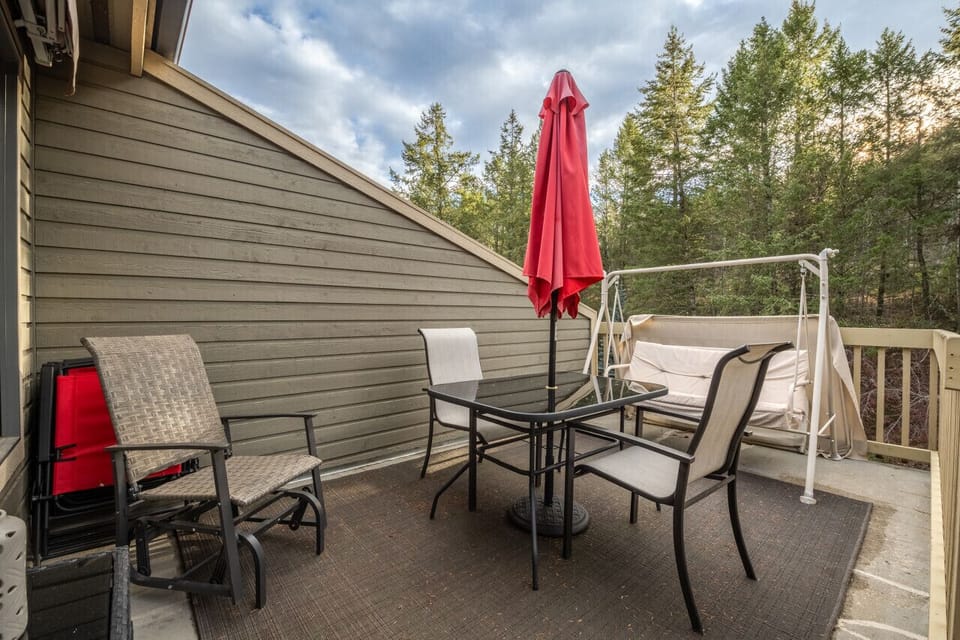 Private balcony with outdoor seating and a BBQ (propane included.)