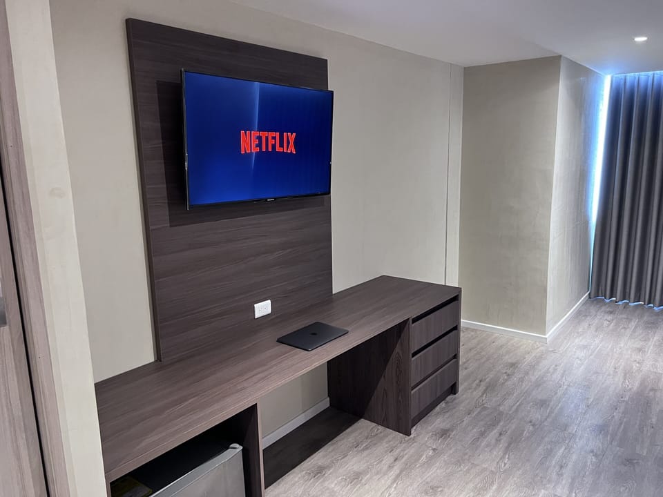 Deluxe Double Room, 1 King Bed | Desk, WiFi (free), bed sheets