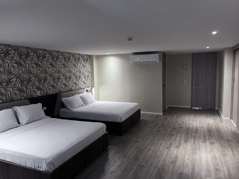 Deluxe Double Room | Desk, WiFi (free), bed sheets