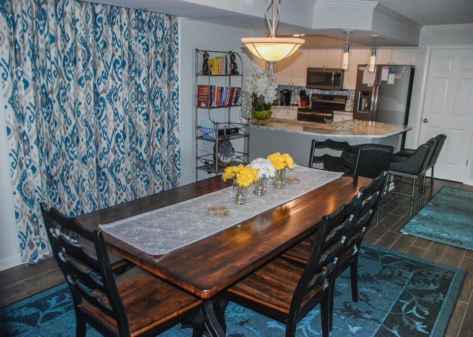 Dining room for 8. Nice Family Meal.