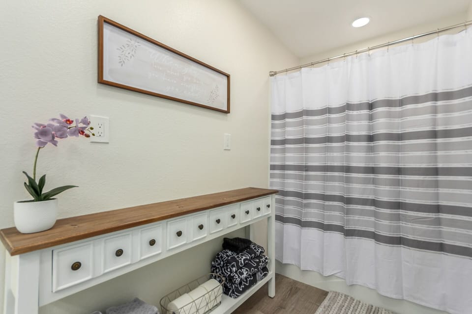 Newly remodeled bathroom with shower/tub combo! 