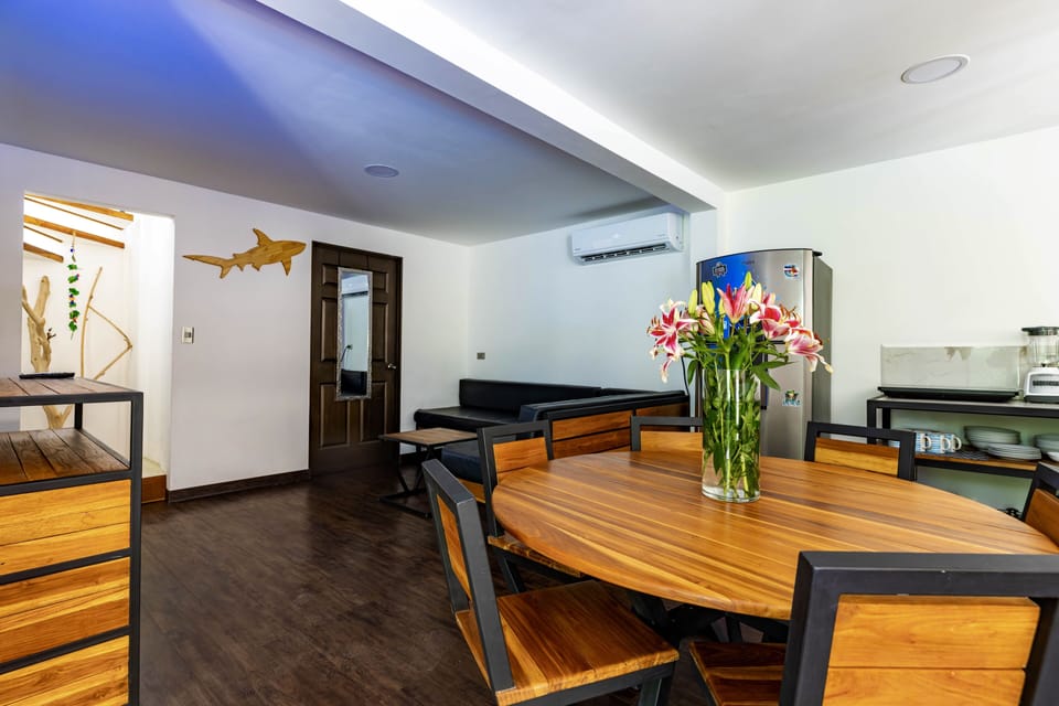 Deluxe House | Living area | Flat-screen TV, pay movies