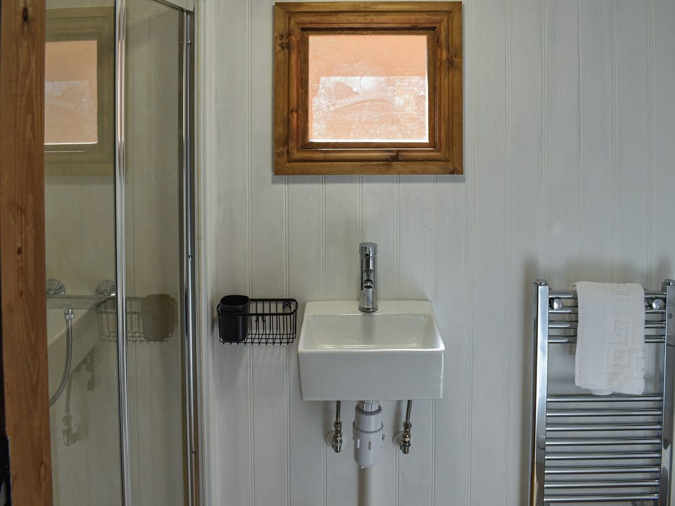 Open plan living space | Keldholme Shepherds Hut - Keldholme Holidays, Keldholme, near Kirkbymoorside