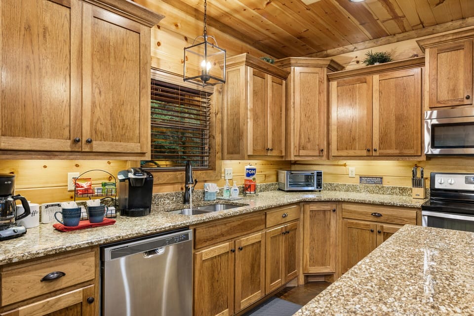 "The lodge comes well stocked and is perfect!" - Clara J