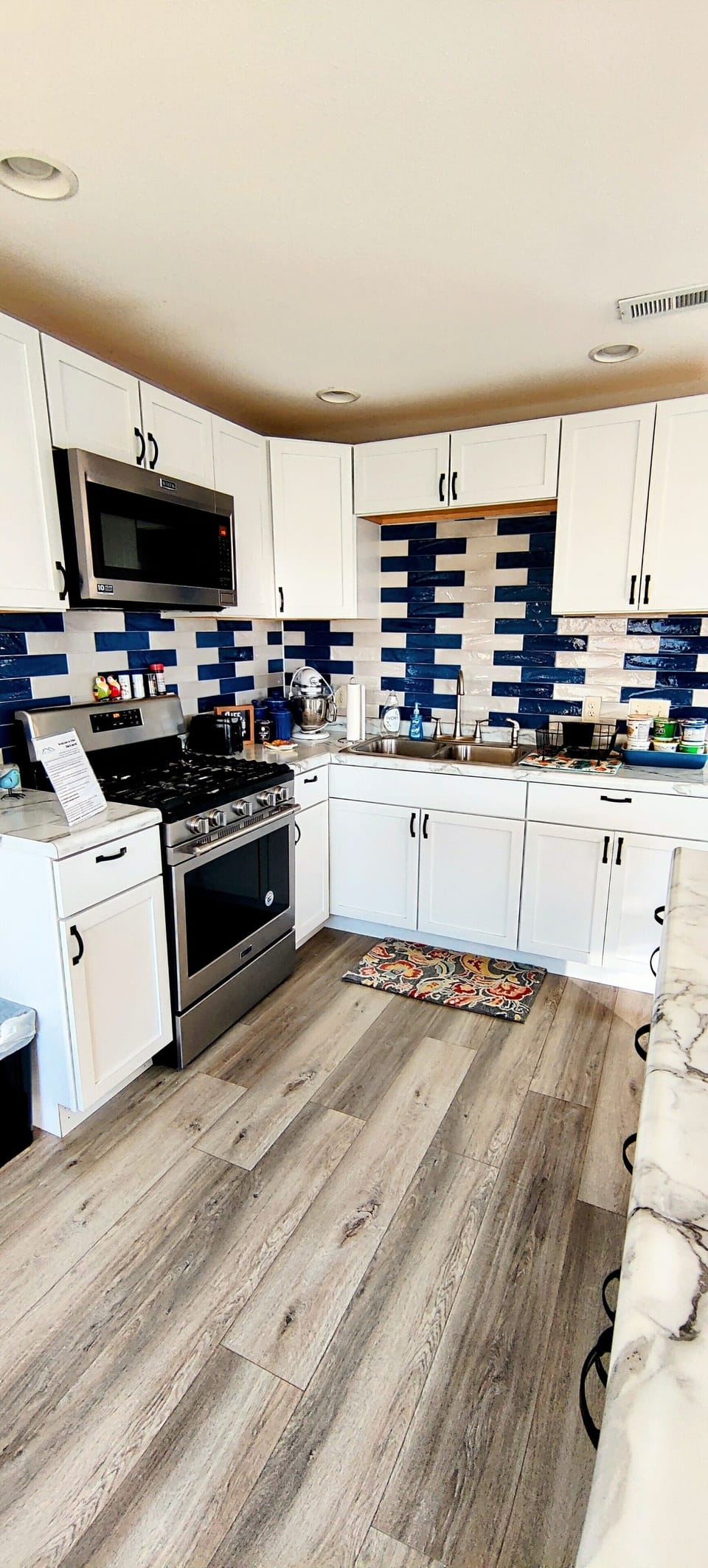 Full kitchen. Missing something? Just ask!