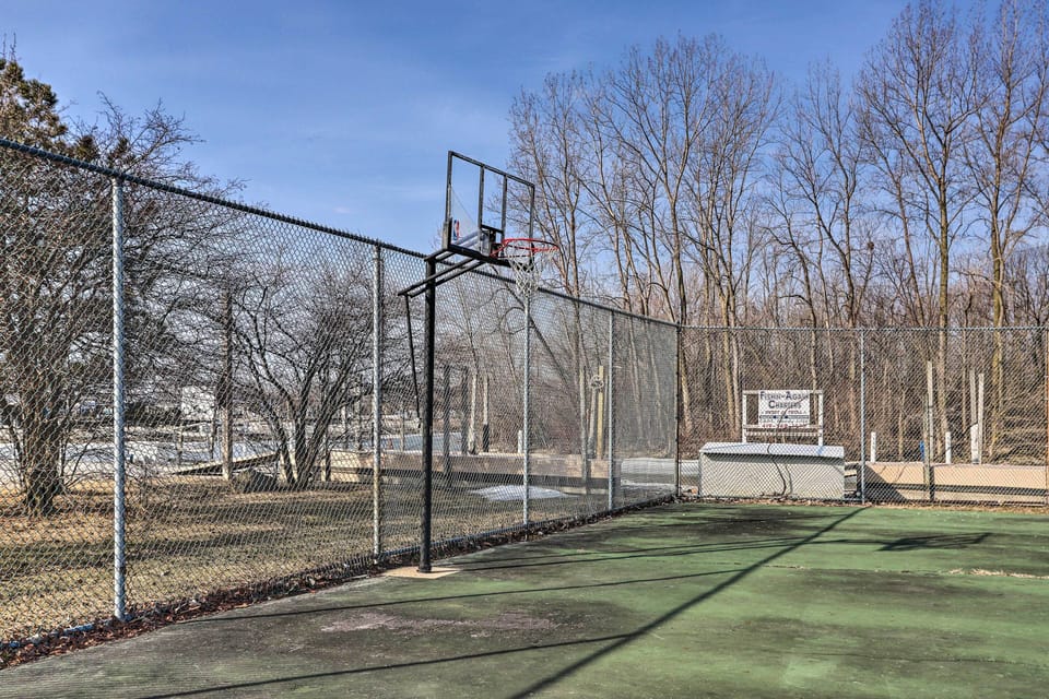 Community Amenities | Basketball Court | Tennis Courts