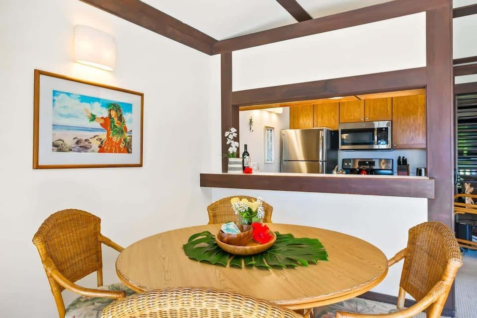 Dining Area & Kitchen