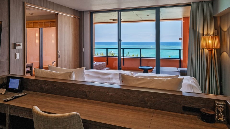 Corner Ocean Suite Non-Smoking | Premium bedding, down comforters, in-room safe, blackout drapes