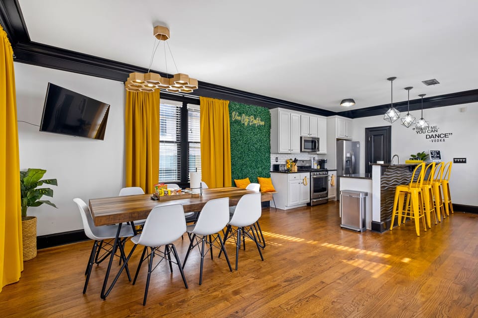 Dining/Entertainment area